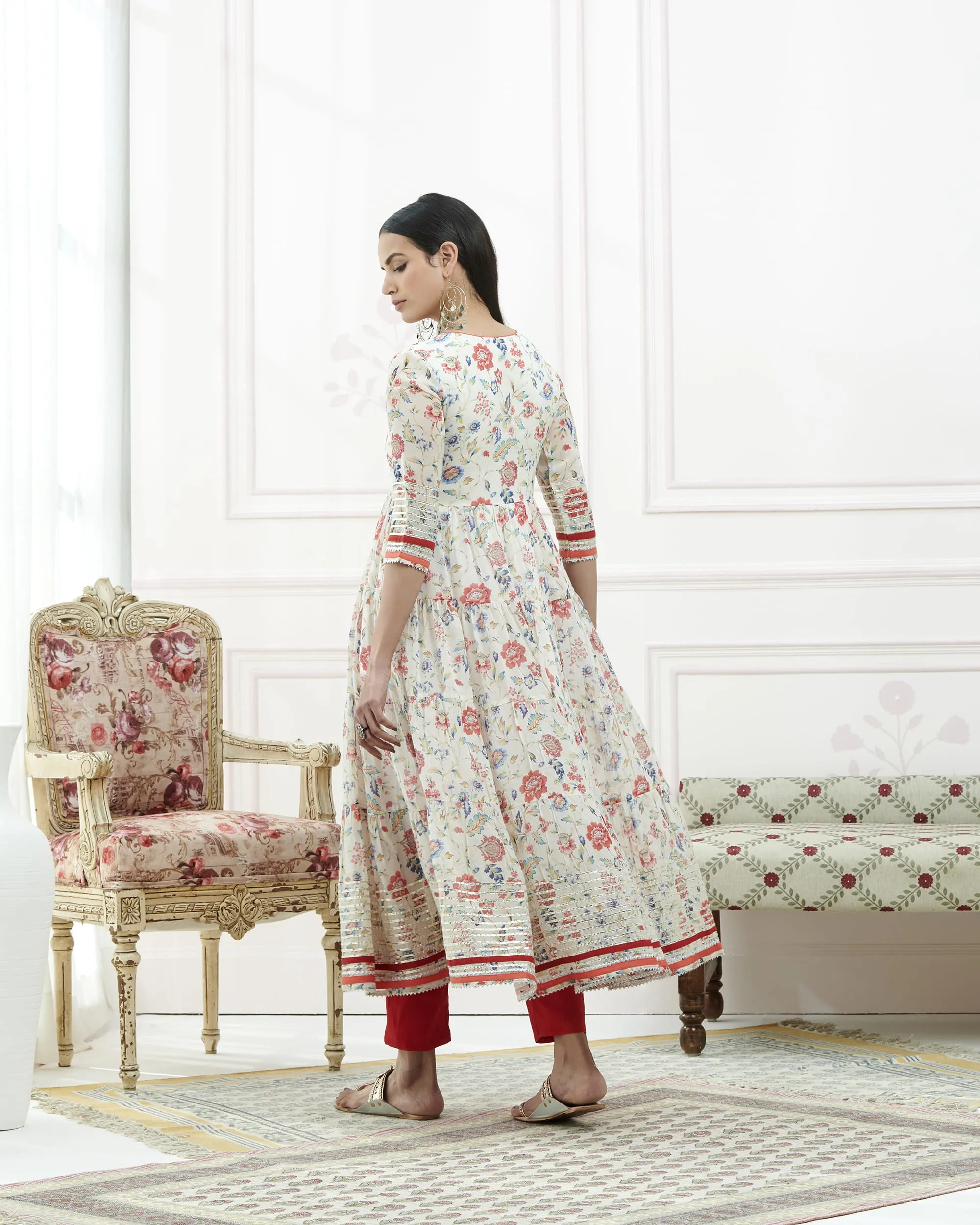 Organza Floral Printed Kurta Set With Emb At Neck